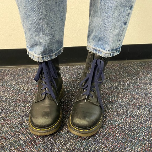 Used and in Good Condition Dr. martens Smooth Leather 1460 Boots - Picture 1 of 4